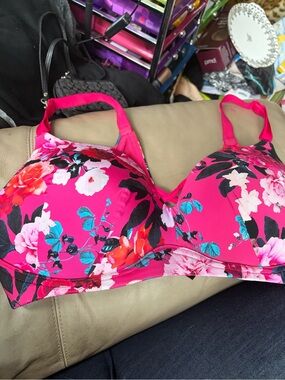 Torrid Dream Wire-Free Floral Pink Pushup T-Shirt Bra Size 40D. New